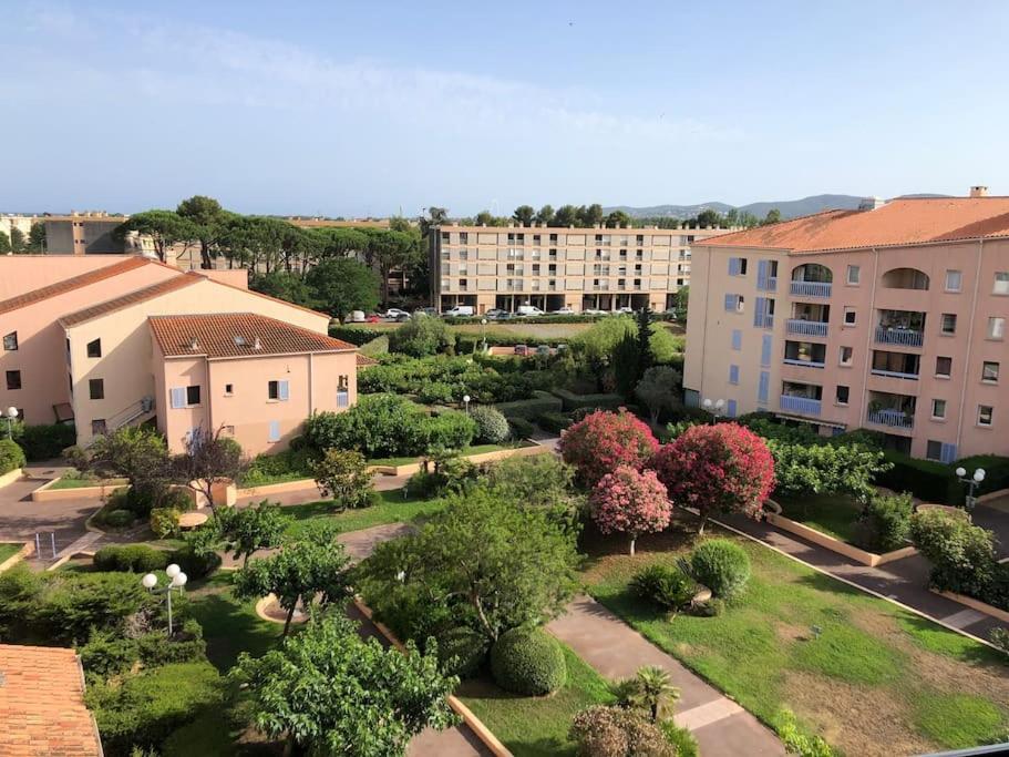 Appartement Spacieux 65M2, Avec Piscine Et Parking Fréjus Exterior foto